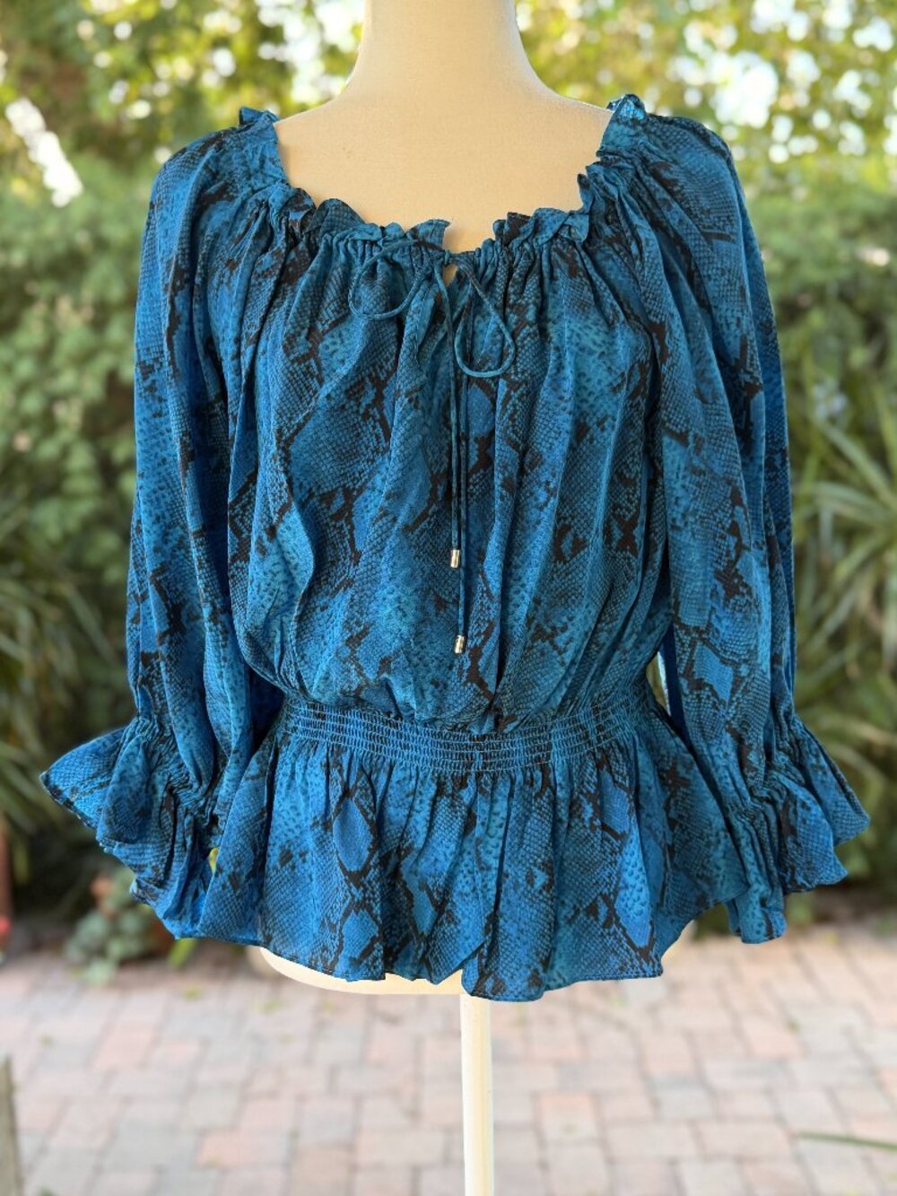 Elie Tahari Blue Snakeskin Print Peasant Blouse – Size Small